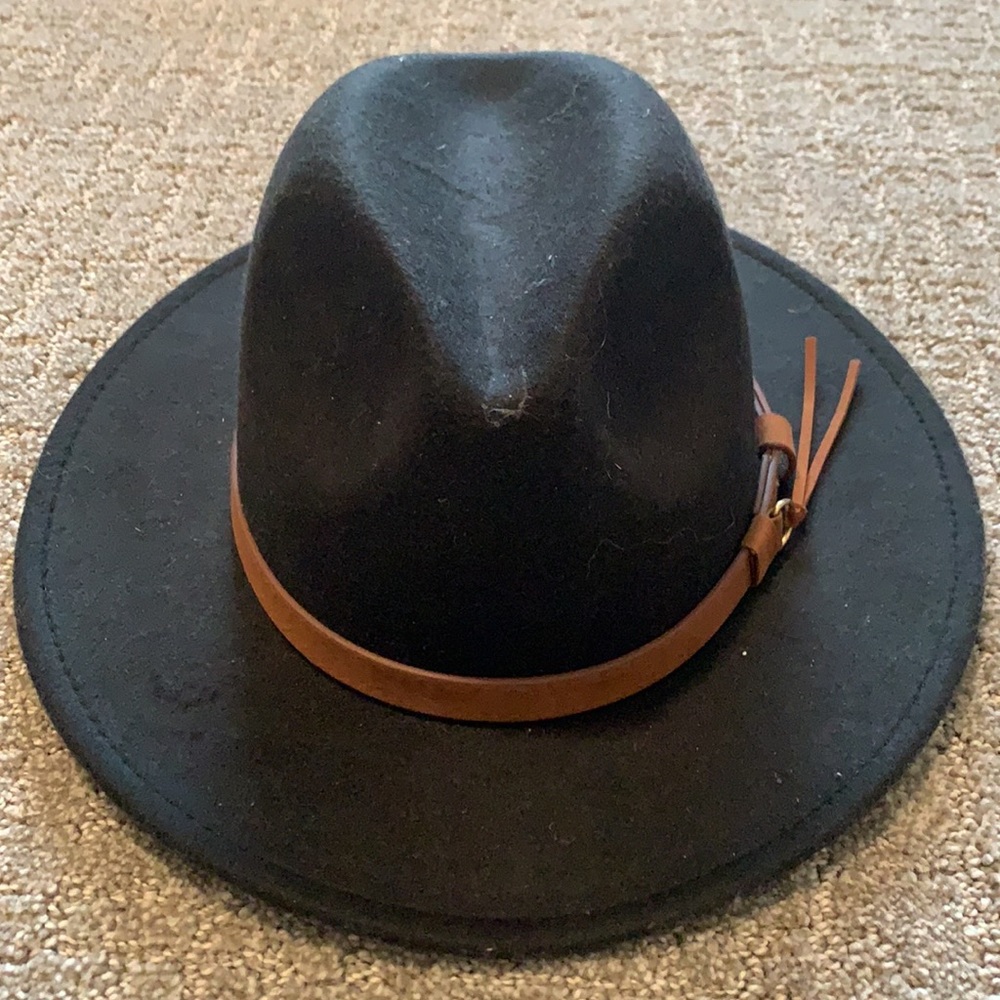 Francesca’s black hat
